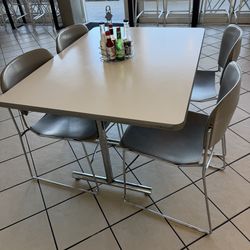 Deli table and chairs