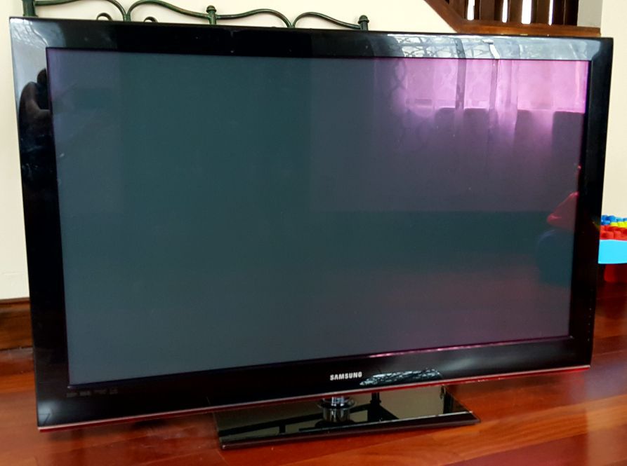 Samsung 50" Plasma TV in excellent condition
