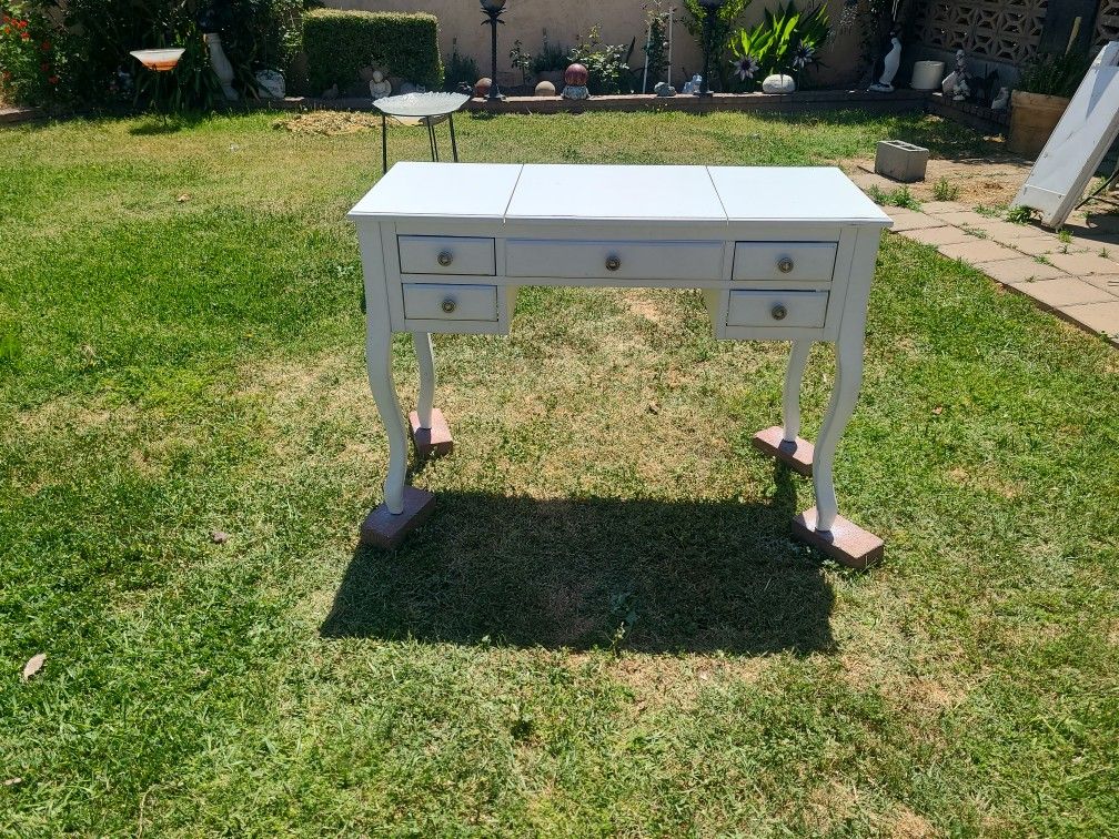 Vanity And Mirror- White