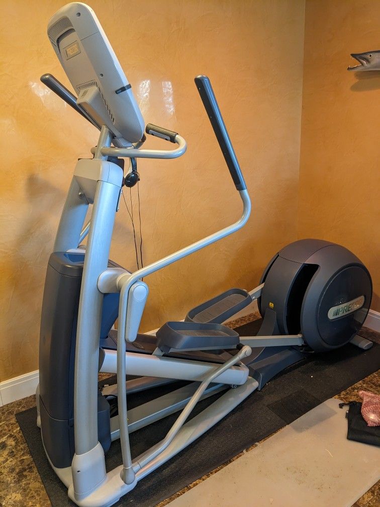 Precor Elliptical Cross Trainer model 885 In Very Good Condition