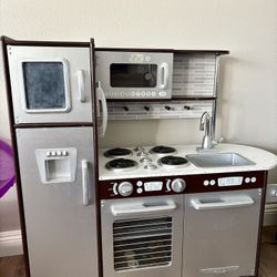 Kids Pretend Play Kitchen - Great Condition