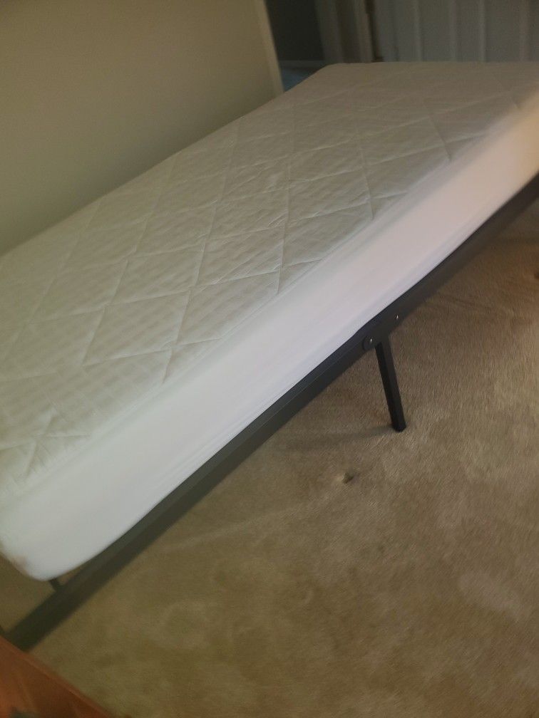 Twin Mattress/ Bed Frame