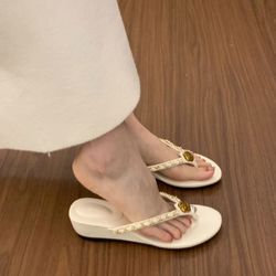slippers