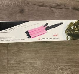 Triple Barrel Hair Waver Curling Iron