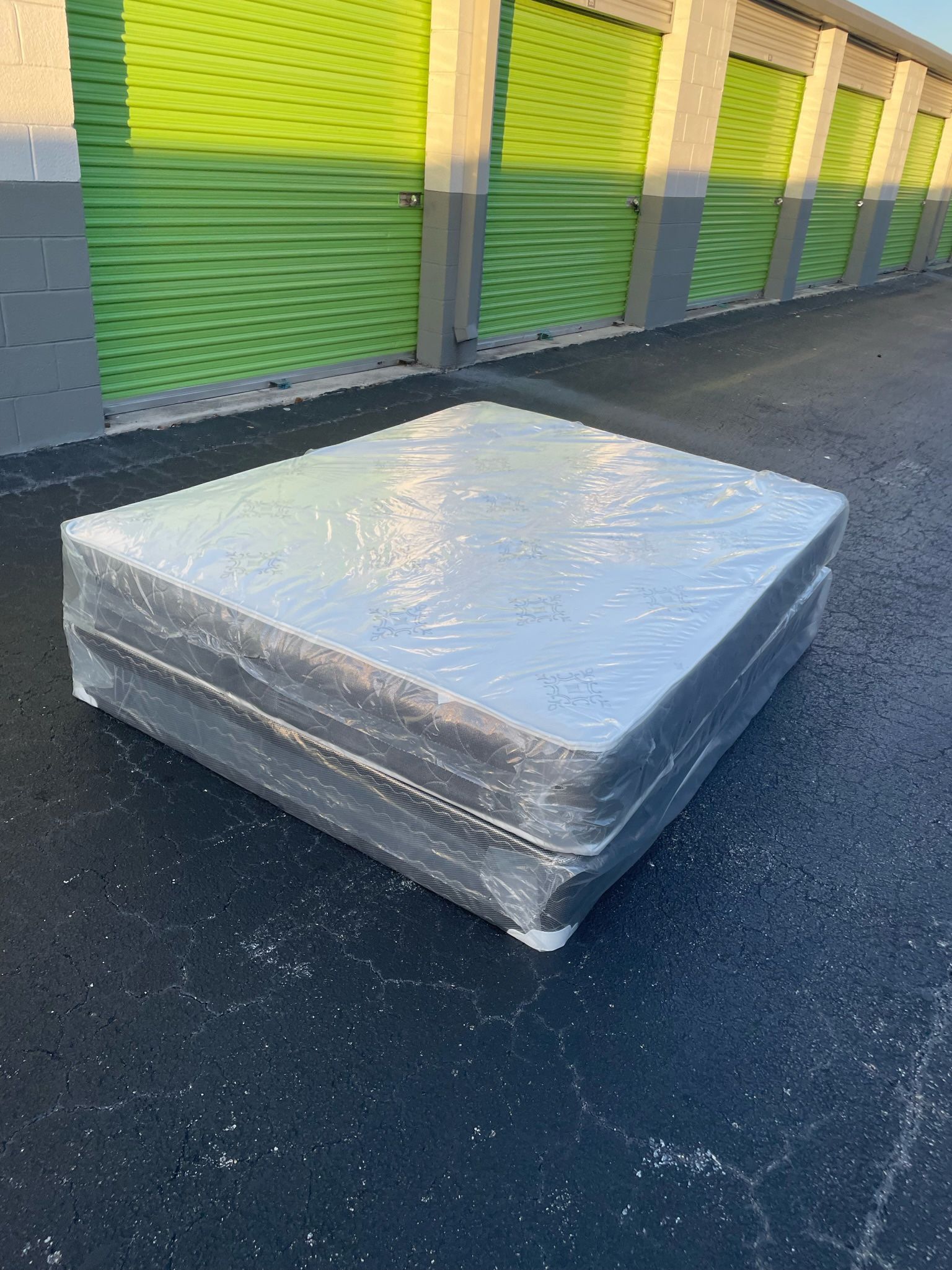 NEW QUEEN REGULAR SET MATTRESS AND BOX SPRING 2pcs