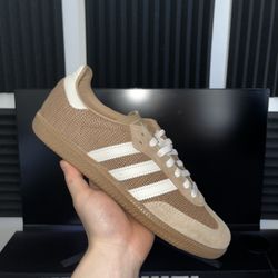 Size 7.5- Samba Cardboard