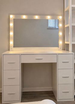 Vanity Desk With Mirror & Lights