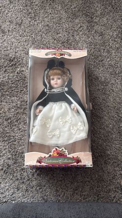 Brass Key Melissa Jane Victorian Collection Porcelain Doll