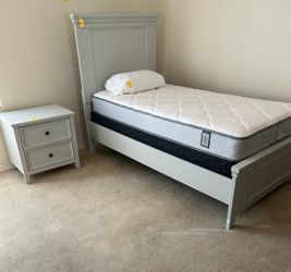 Brand new complete twin bed set