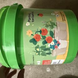 Tomato planting bucket