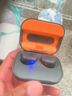 Skull candy earbuds