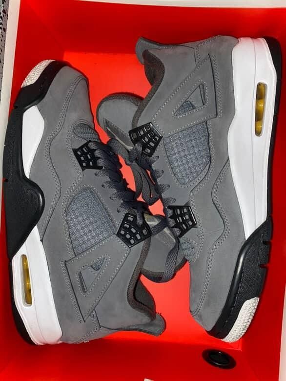 NIKE AIR JORDAN 4 RETRO
