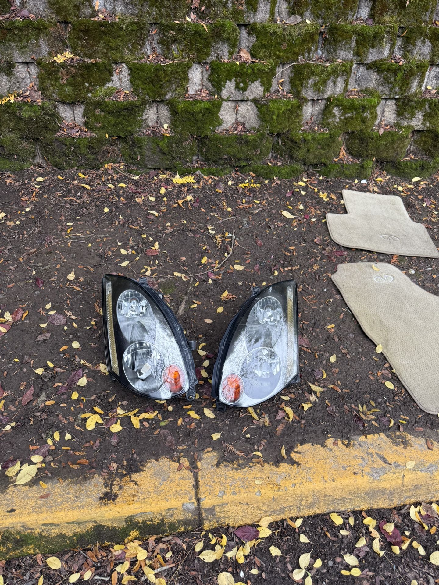 G35 Headlight And Carpets 