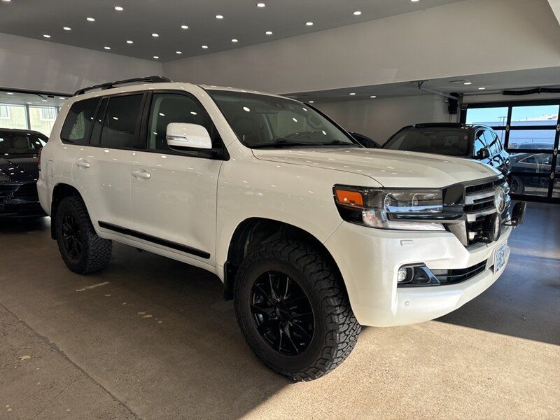 2017 Toyota Land Cruiser