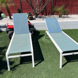 Pool Lounge Chairs 