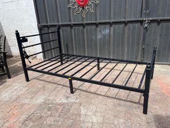 Twin Size Metal Platform Bed Frame 78” L x 39” W x 11” H