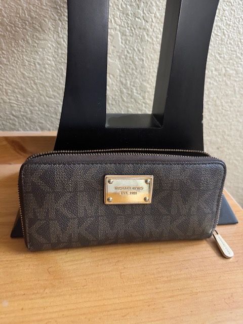 Michael Kors zip Wallet For Sale