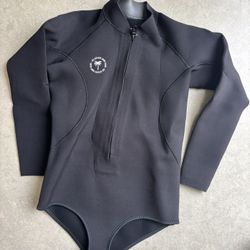 Brand new women’s spring wetsuit size 12T