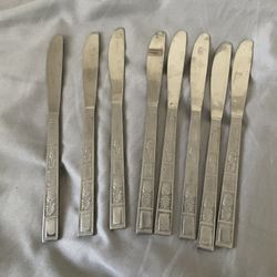 Set of stainless steel eight dinner knives Like New