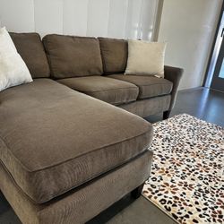 GRAY SECTIONAL COUCH W/ FREE DELIVERY 