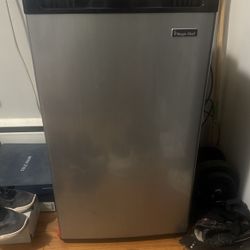 Magic Chef Mini Fridge 