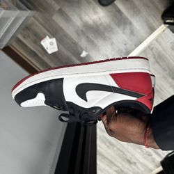 Jordan 1 Low Black Toes Sz 11.5