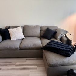 High-Quality Living Spaces Sectional w/ Chaise – Excellent Condition