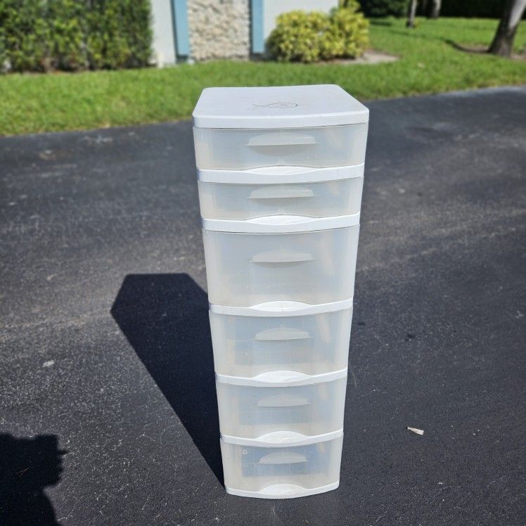 6 PLASTIC DRAWERS! LIKE NEW