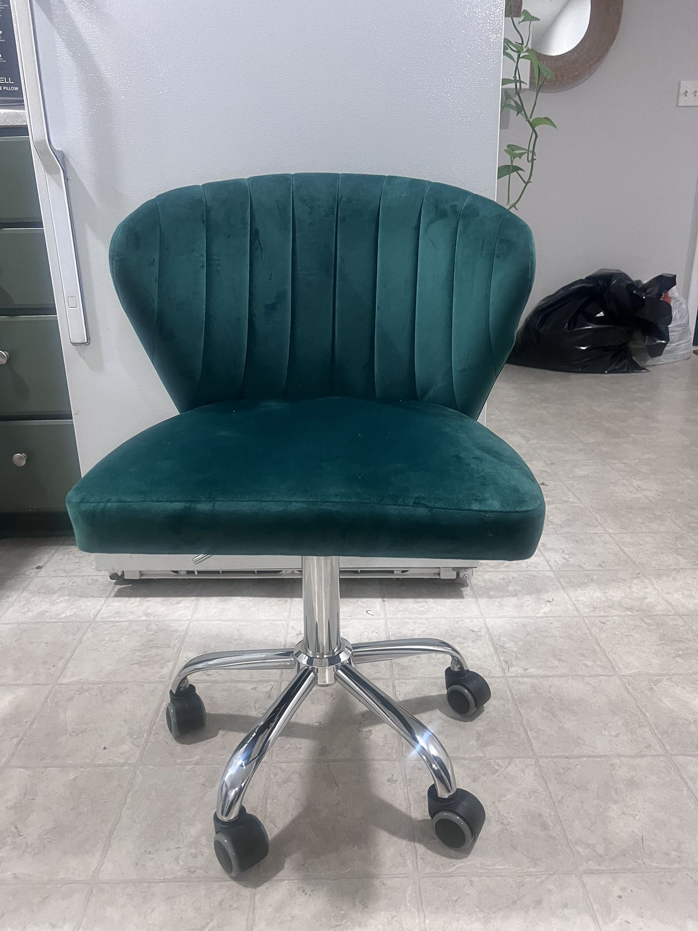 LIKE NEW Green Office Desk chair