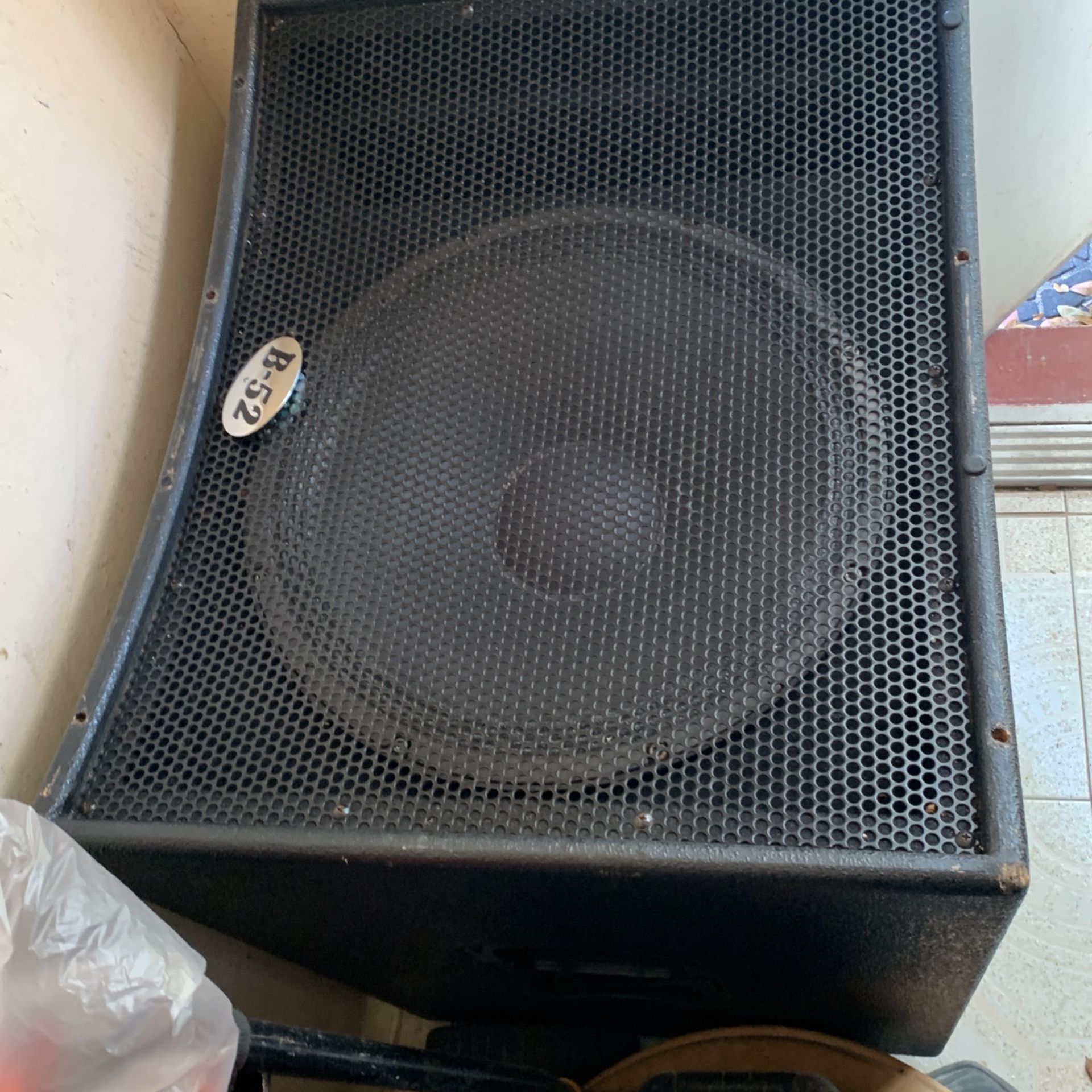 Matrix 18in Powered Subwoofer & 2 10in Speakers 