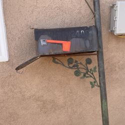 Old Mail Box