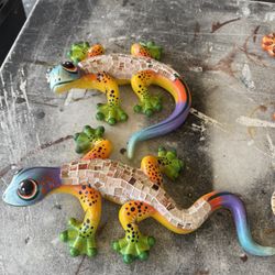 Hanging Lizards