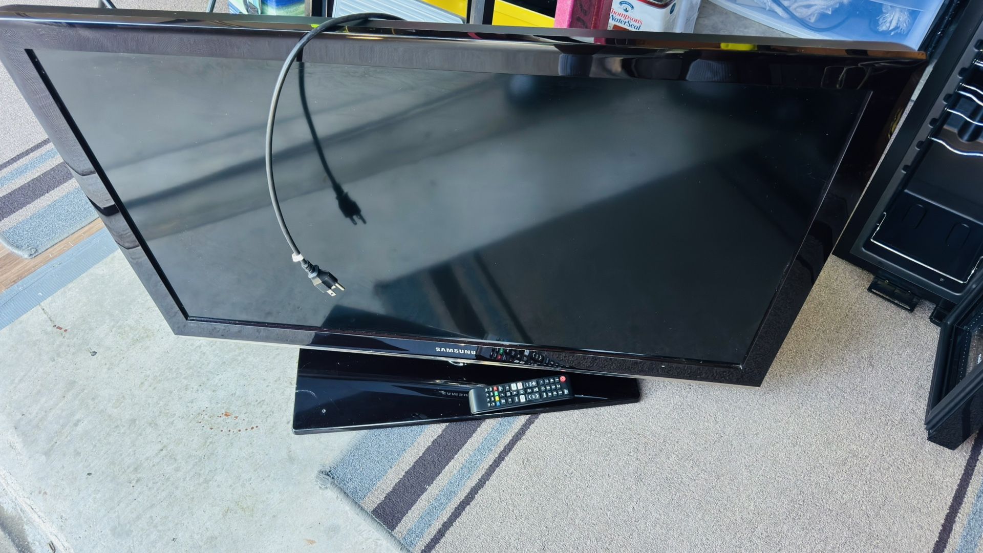 40” Samsung HDTV Flat Screen (not Smart) With Remote