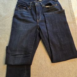 Women's Levi Jeans