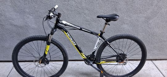 2012 BLACK/YELLOW/WHITE SPECIALIZED ROCKHOPPER 29