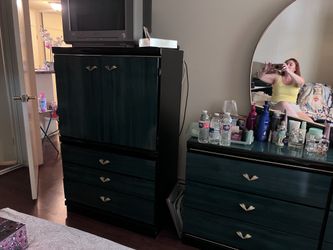 3pc Bedroom Set (free Bed)