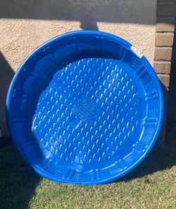 Toddler molded pool