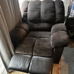 Very Comfy Recliner  (In Great Condition-rarely Used)