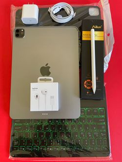 Apple IPad Pro 11” 2nd Generation (2020 Model/ Liquid Retina / Face ID) 128GB with Keyboard, pen & Accessories