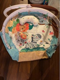 Baby play mat + baby clothes (3m, 6m, 9m, 12m)