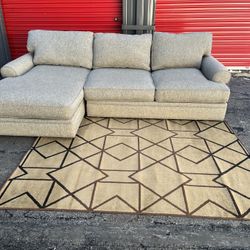 Sectional Couch!! Delivery Available 🚚!! Dimensions: 115” Length x 33” Height x 44” Depth ( 68” Depth Chaise) 