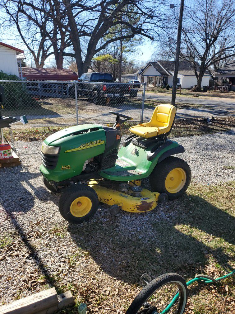 John Deere L120 Automatic With 48" Blade