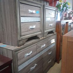 Dresser Set Wit Matching Nightstands 