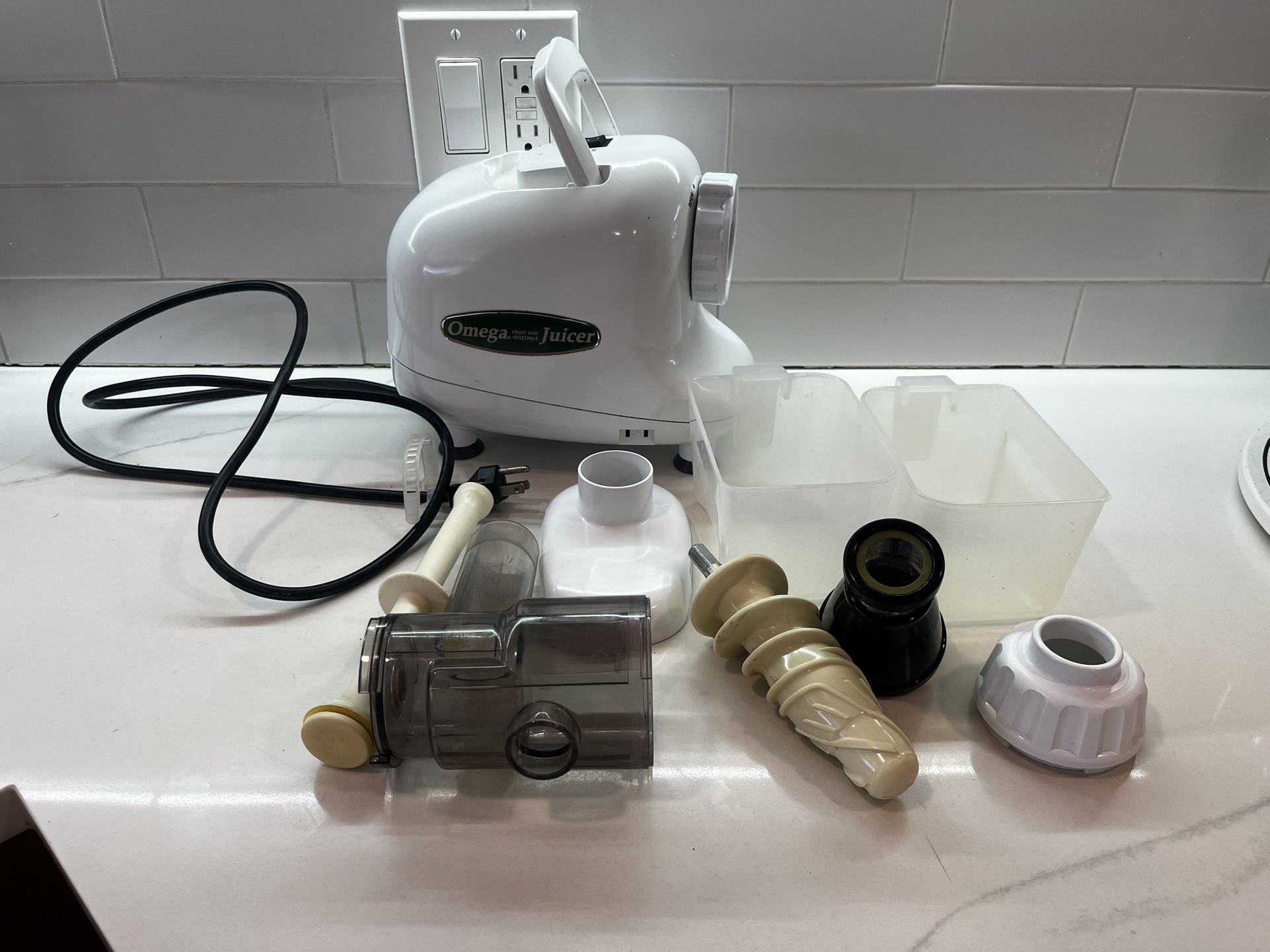 Omega juicer model 8003 Great Condition.