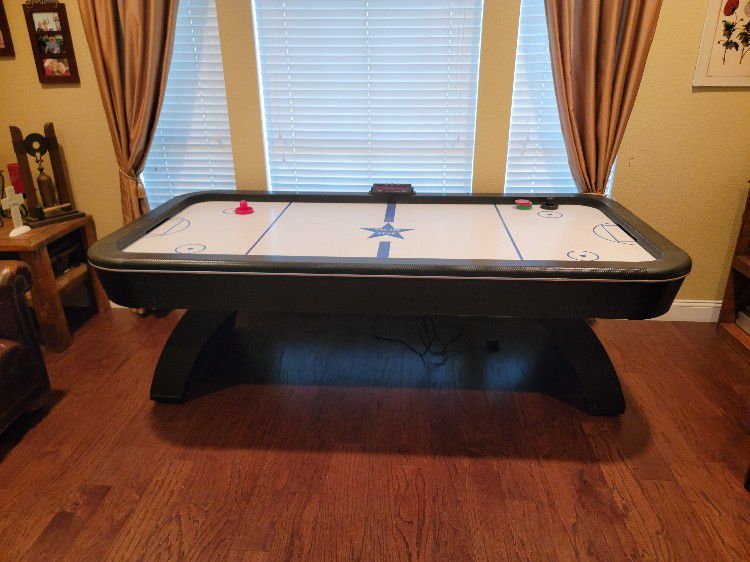 Selling Our Slightly used AIR HOCKEY TABLE