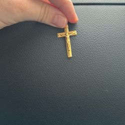 18kt Gold Cross Pendant
