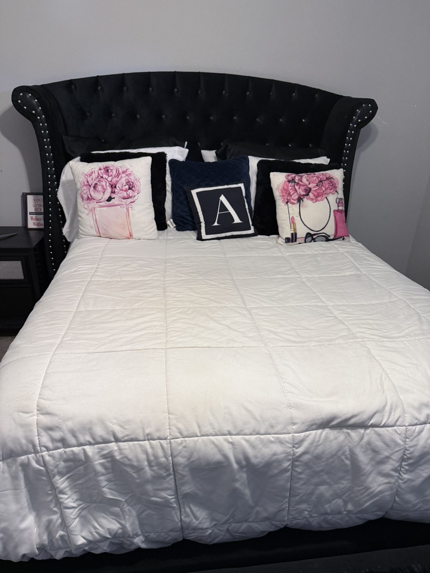 Bedroom Set with Adjustable Mattress