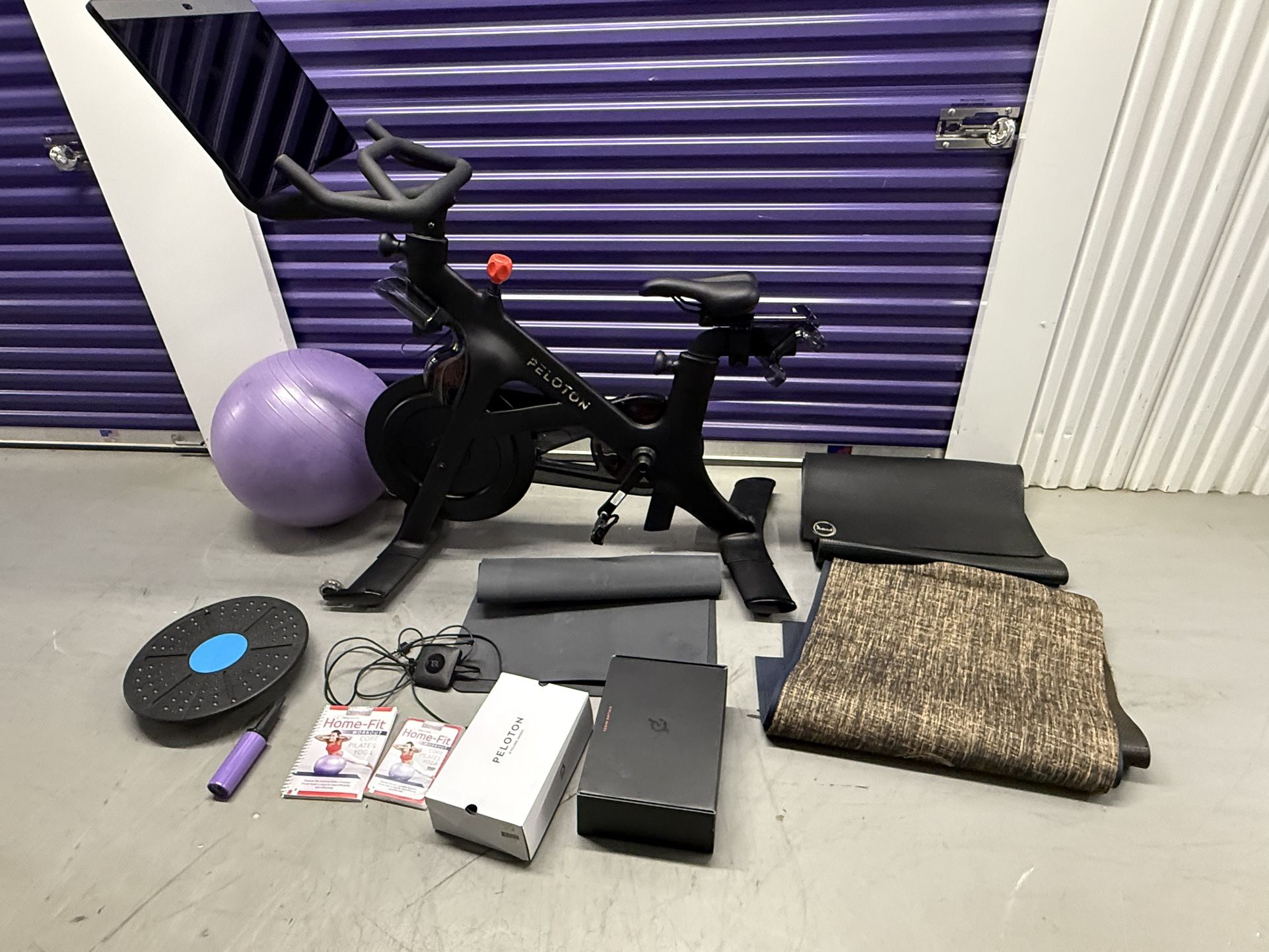 Free Delivery/Setup Peloton Plus w Accessories
