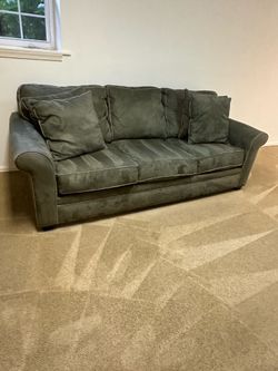 Haverty’s Sofe& Loveseat Set- Microfiber/Suede- Excellent Condition