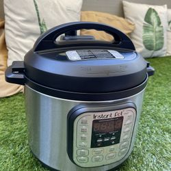 Like New Instapot Pressure Cooker 